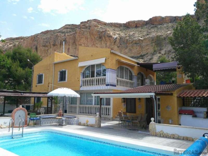 Stunning Setting, 7 Bed Country House..