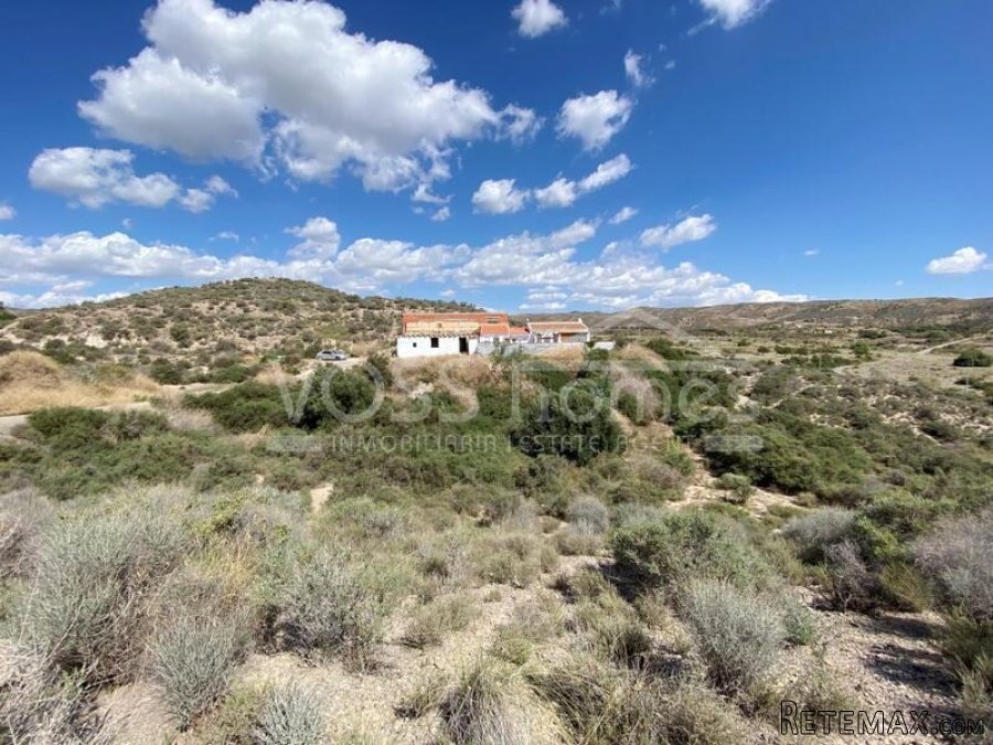 EXCLUSIVE TO VOSS HOMES - A charming, renovated country.. - 2