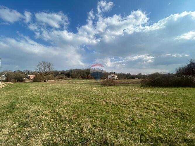 Pićan, građevinsko zemljište 695 m2 - 2