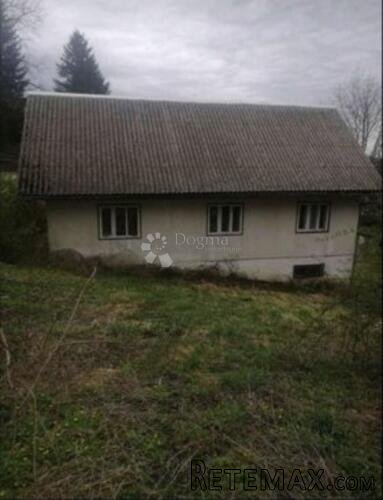 Plaški-Kuća za renovaciju sa zemljištem