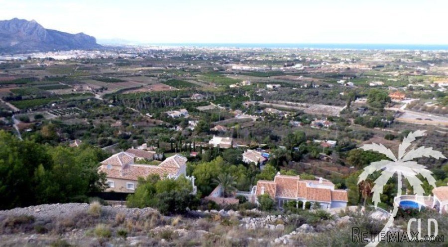 Well located building plot with a surface of 1,350 m2..
