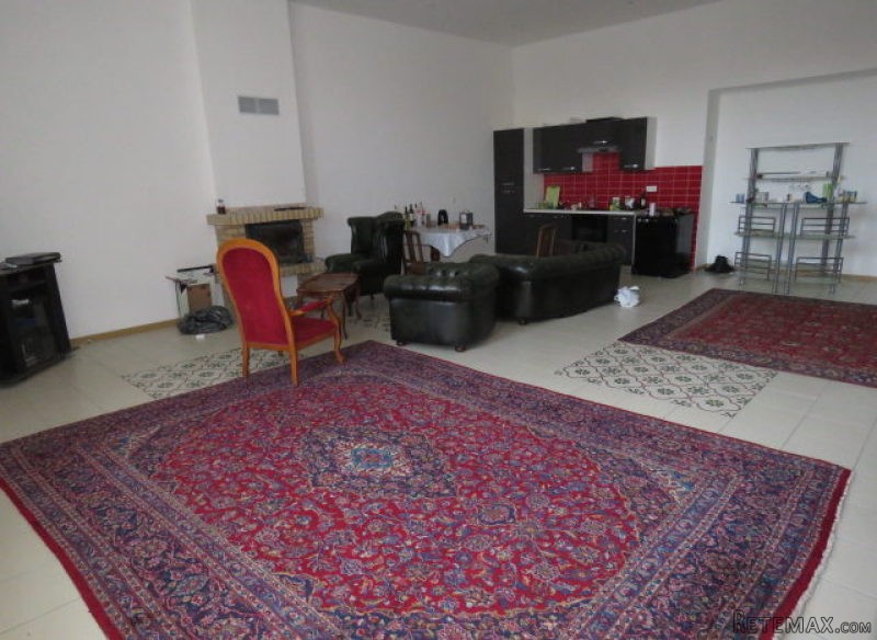 Big house, shop, 2 flats, near river.. - 2