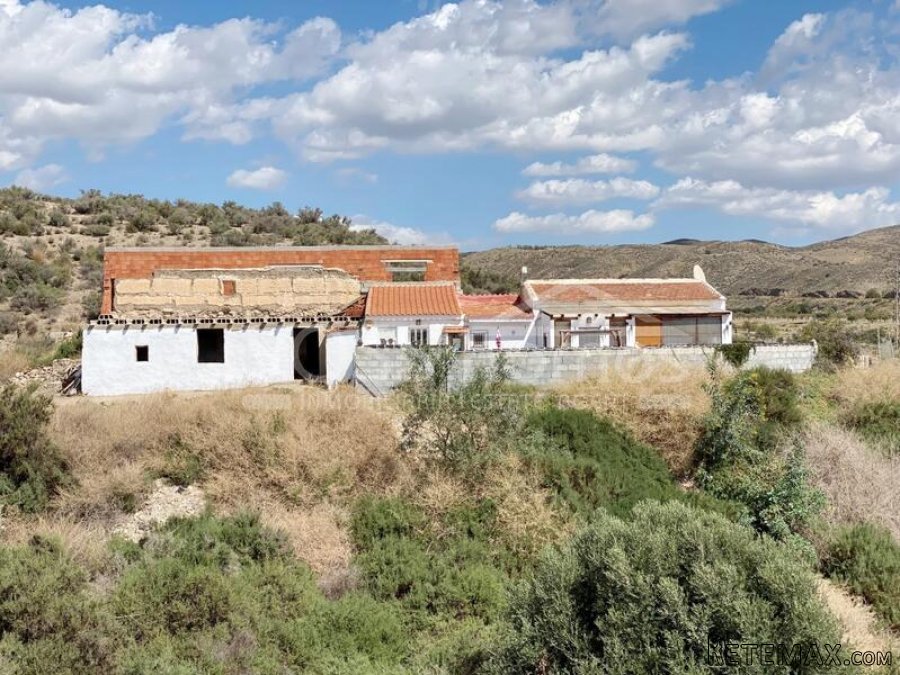 EXCLUSIVE TO VOSS HOMES - A charming, renovated country.. - 3