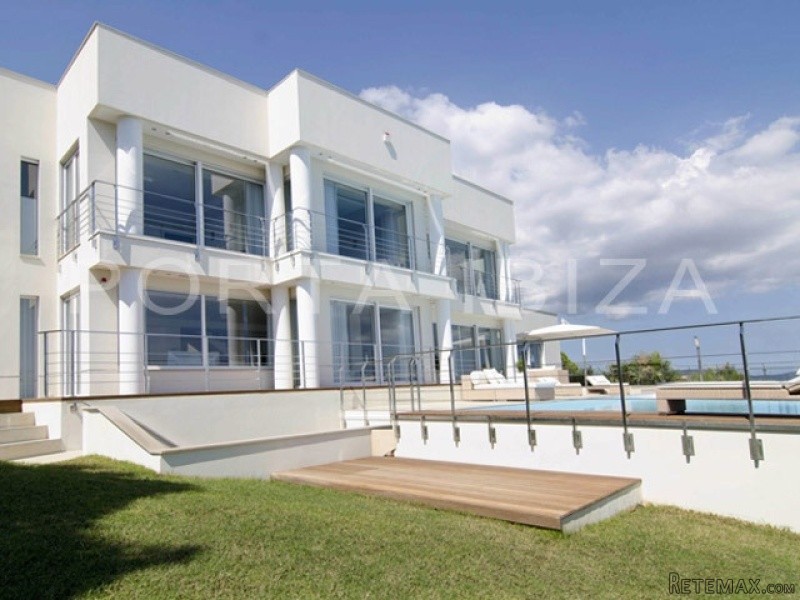 Magnificent, ultra-modern Bauhaus-style.. - 2