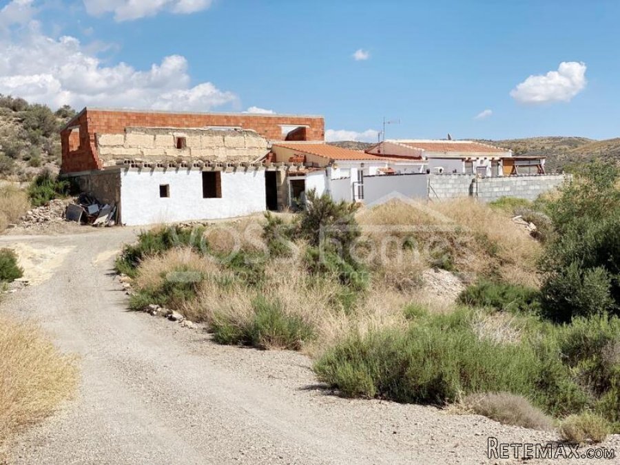 EXCLUSIVE TO VOSS HOMES - A charming, renovated country.. - 4
