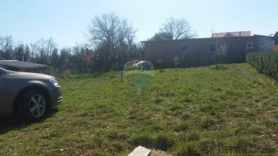 POLJOPRIVREDNO ZEMLJIŠTE 1 KM OD MORA!
