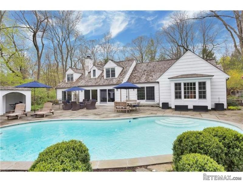 3 bedroom House For Sale: 86 ROUND HILL..