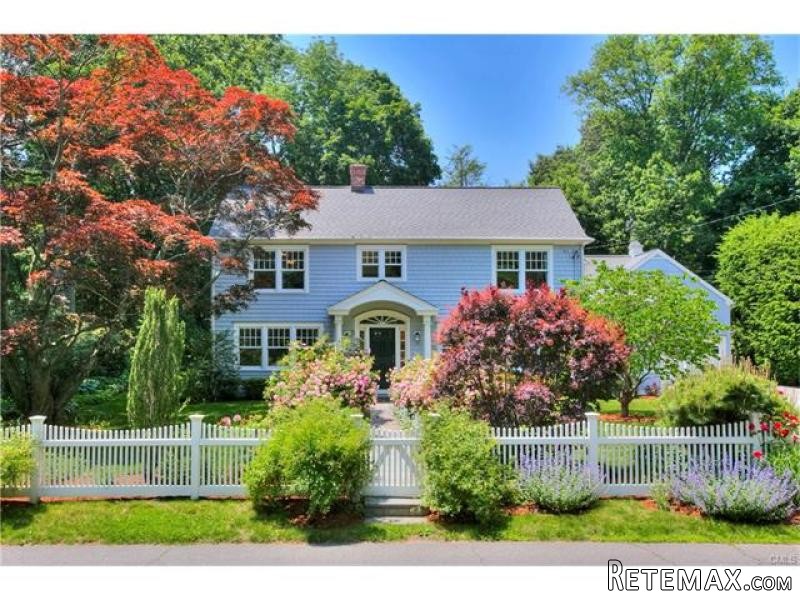 4 bedroom House For Sale: 9 LAKESIDE..