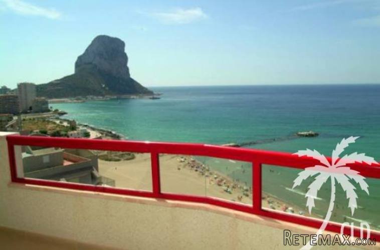 The apartment was renovated in 2014, has magnificent sea..