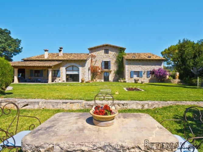 A rustic plot in a very quiet location surrounded by..