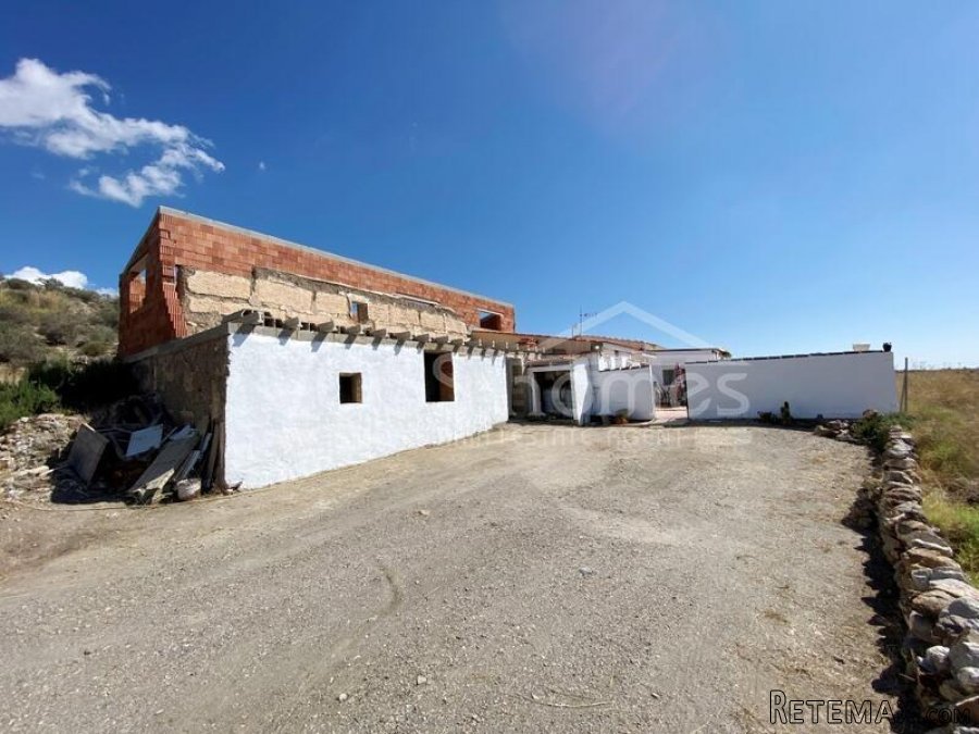 EXCLUSIVE TO VOSS HOMES - A charming, renovated country.. - 7