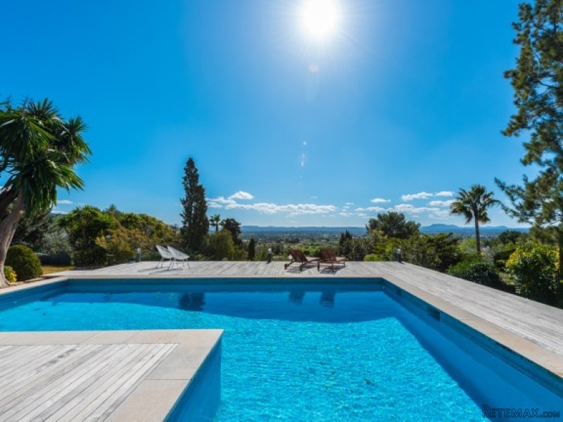 Family House With Privacy And Views..