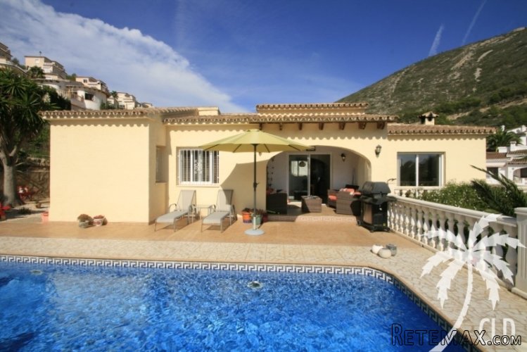 Located just a short drive from the beach of El Portet..