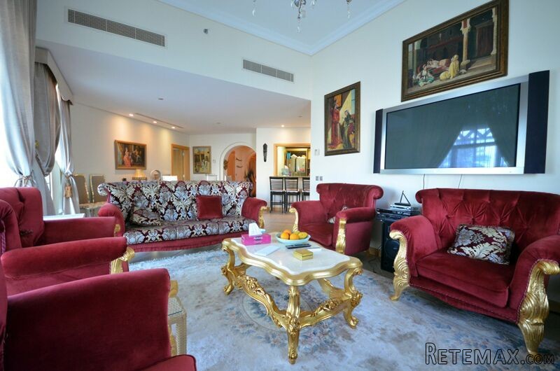 Luxury furnished cozy apartment on the..