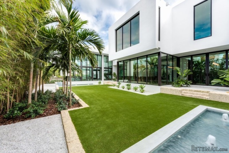 7 bedroom House For Sale: 820 Lakeview.. - 2