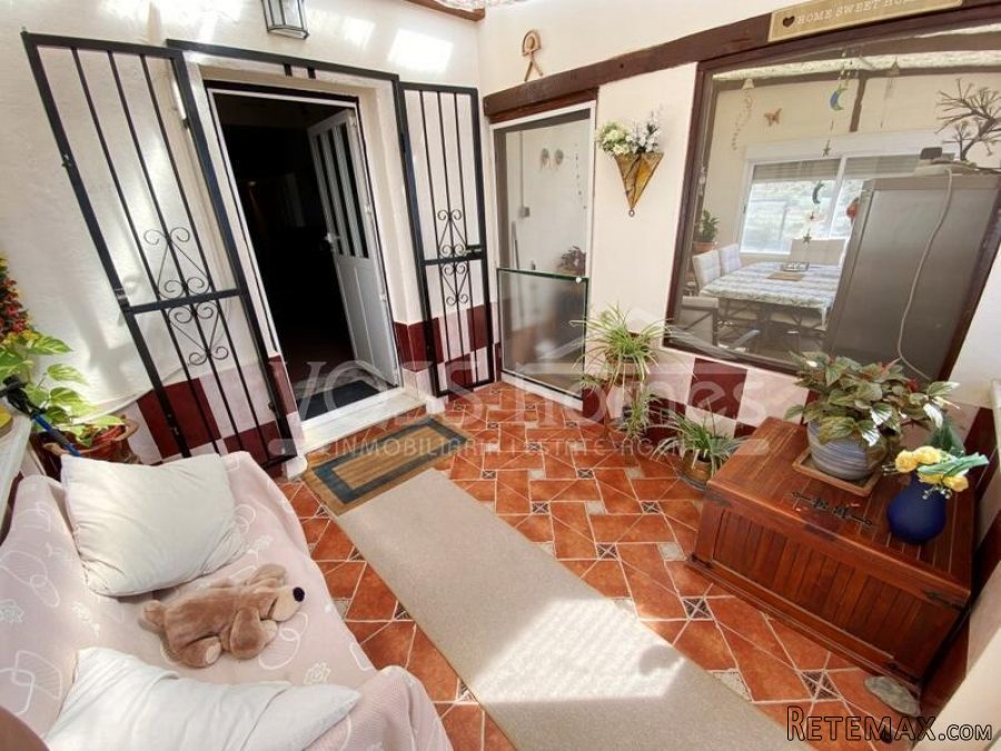 EXCLUSIVE TO VOSS HOMES - A charming, renovated country.. - 9