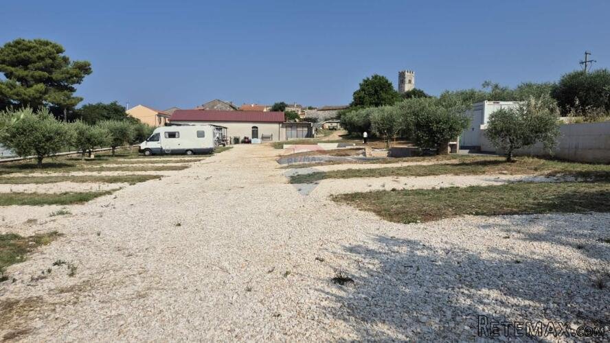 Istra, Sveti Lovreč kamp na građevinskom zemljištu