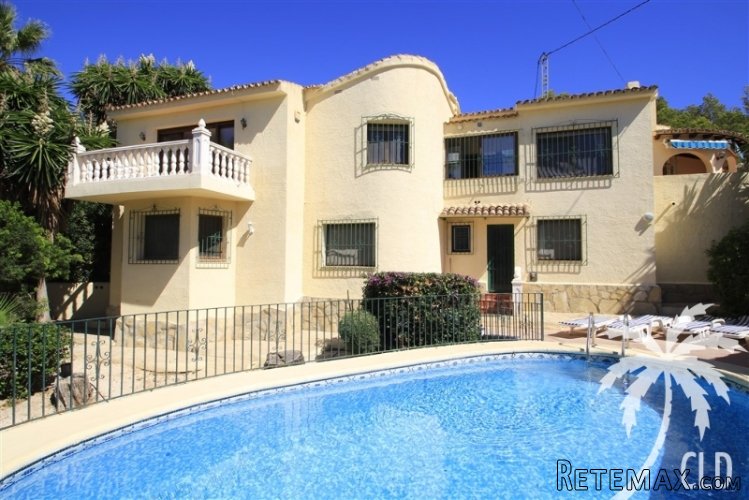 Large detached 7 bedroom villa for sale in Moraira, El..
