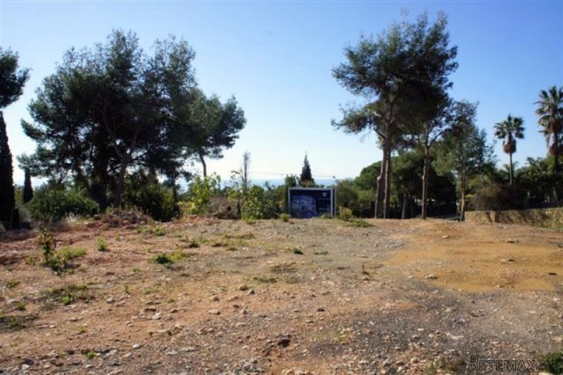 Modern Corner Villa in the Sought after..