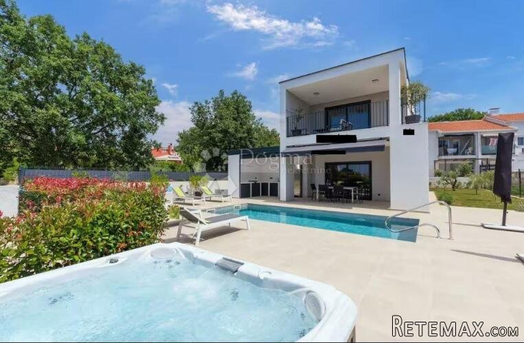 VILLA S BAZENOM I JACUZZIJEM - Poreč