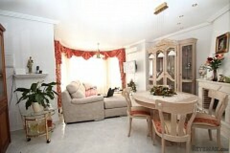 * Large 4 Bed Detached Villa with.. - 2
