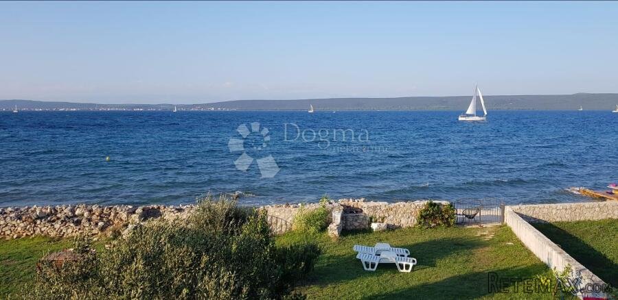 Otok Pašman, kuća sa 2 odvojena apartmana, 1.red do mora - 2