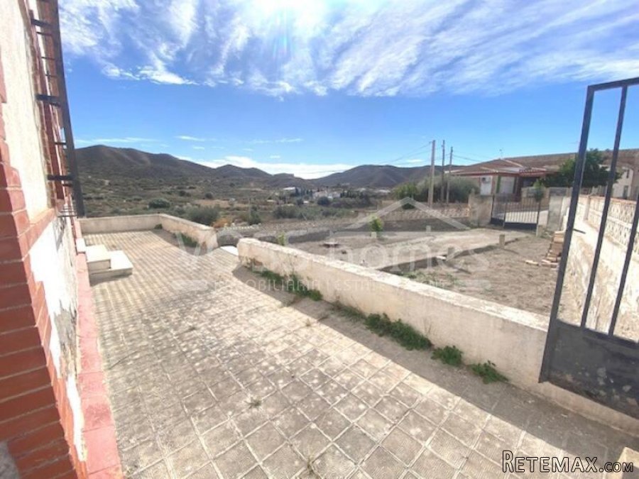 A large, detached village house with 5 bedrooms, 1 large.. - 3
