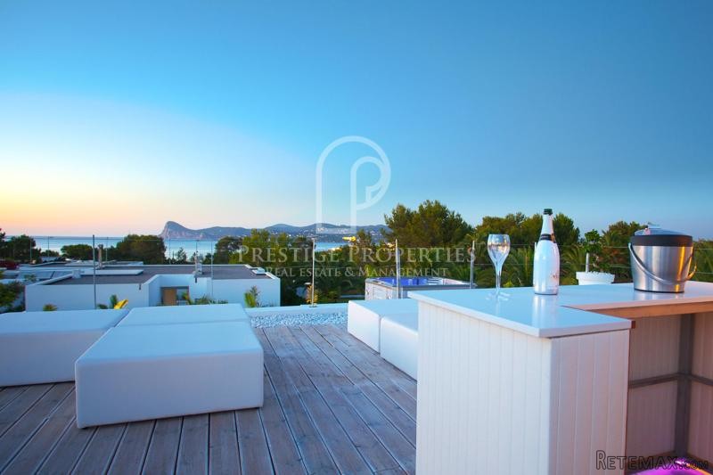 Modern villa with garden and rooftop.. - 2