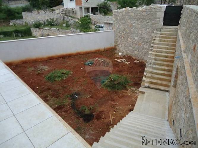 Istra, Bale, kuća s mnogo potencijala - 5