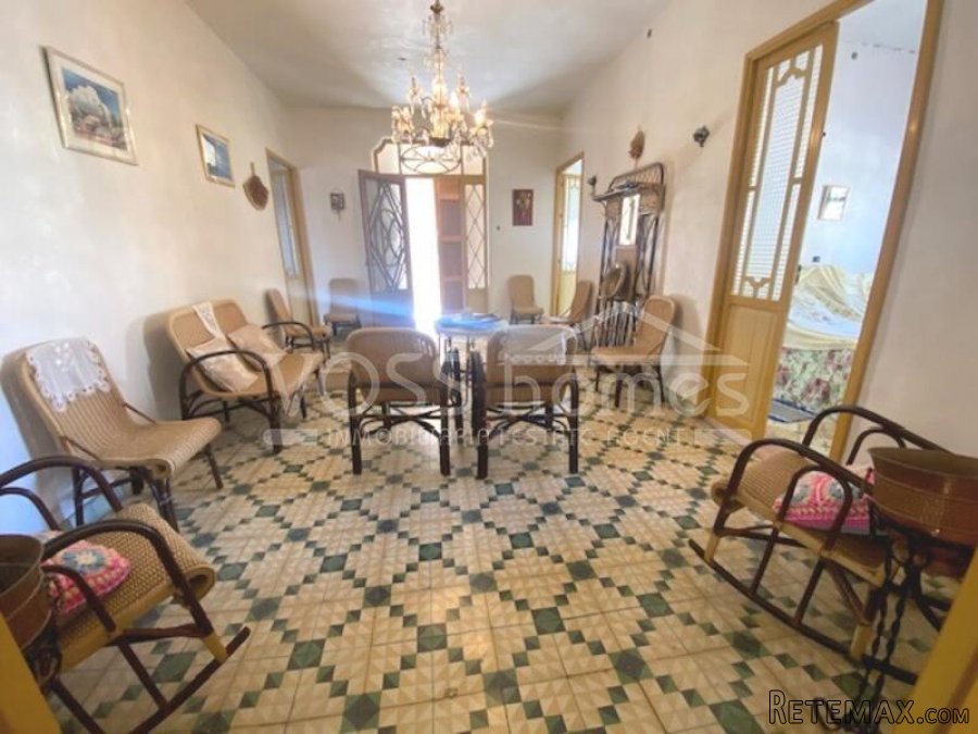 A large, detached village house with 5 bedrooms, 1 large.. - 6