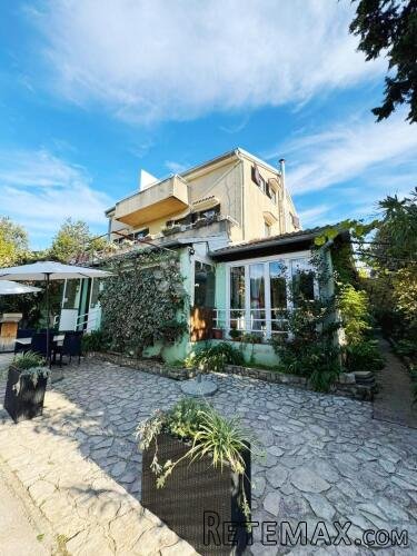 ARTATORE, KUĆA S RENOMIRANIM RESTORANOM...PRILIKA!!!!