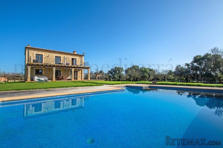 Stone built villa in the heart of the countryside, close to..