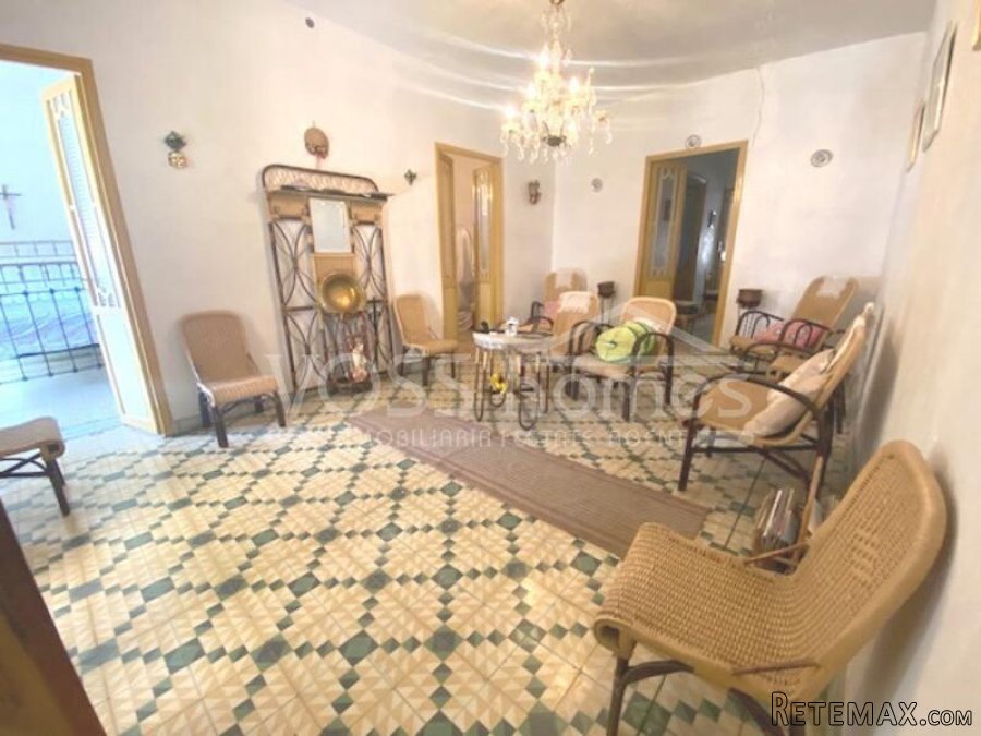 A large, detached village house with 5 bedrooms, 1 large.. - 7