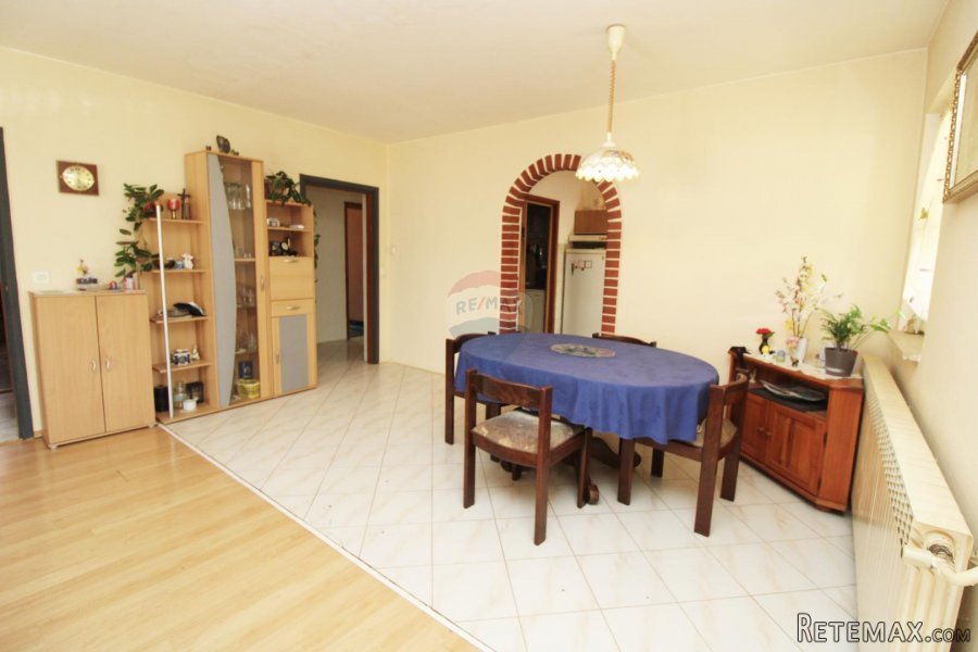 POREČ, okolica-samostojeća kuća sa velikom okućnicom i teras - 7