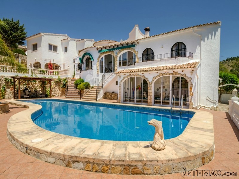 5 Bedrooms - Villa - Alicante - For Sale