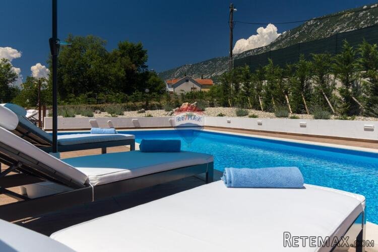 Crikvenica, Tribalj, stan u vili s bazenom
