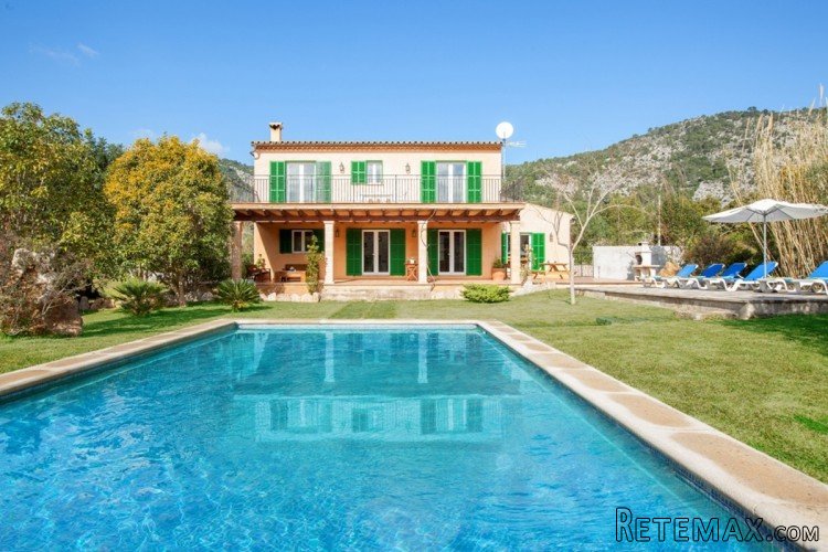 Magnificent finca built in 2005, located in Vall..