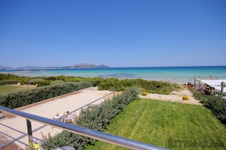 House on the beach in the most beautiful area of "Playa de..