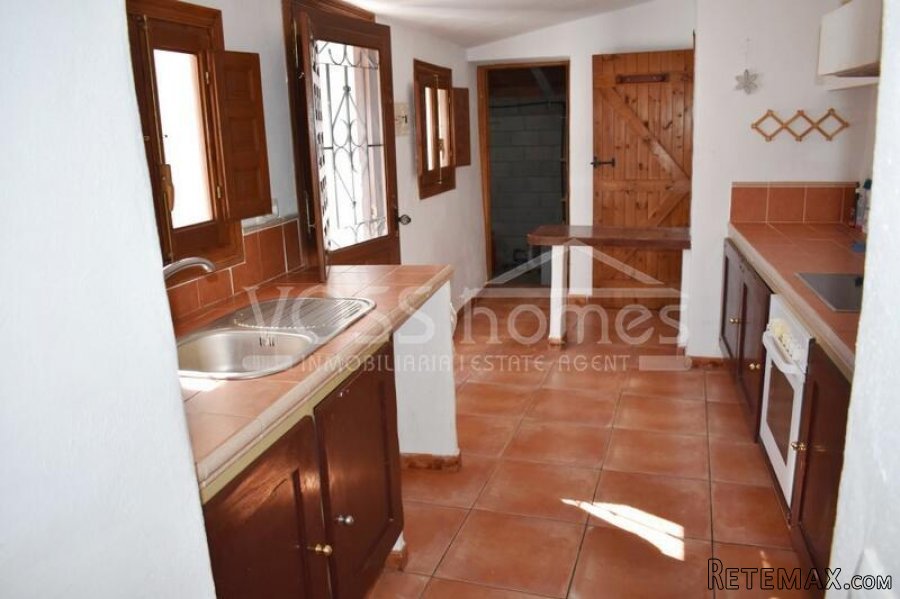 EXCLUSIVE LISTING WITH VOSS HOMES - A large (190m2).. - 11