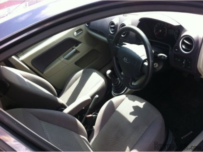 Ford Fusion Hatchback - 2