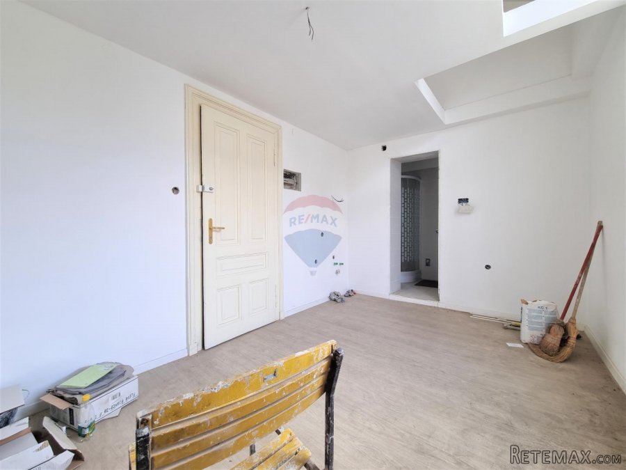 OPATIJA- STROGI CENTAR, poslovni prostor 15 m2 + galerija 10 - 2