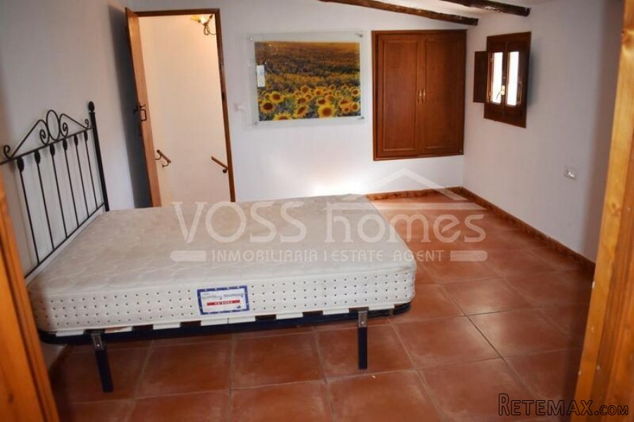 EXCLUSIVE LISTING WITH VOSS HOMES - A large (190m2).. - 13