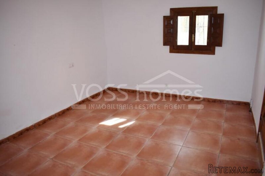 EXCLUSIVE LISTING WITH VOSS HOMES - A large (190m2).. - 16