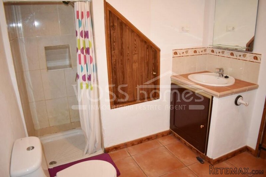 EXCLUSIVE LISTING WITH VOSS HOMES - A large (190m2).. - 17