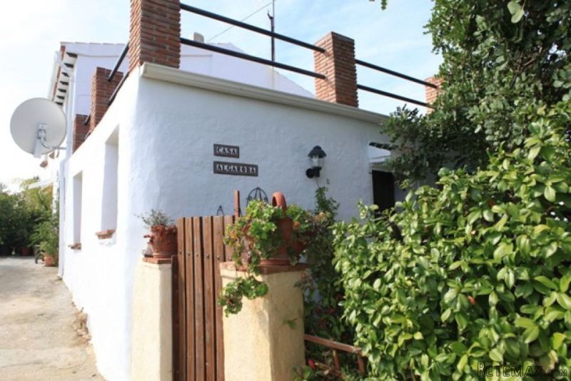 4 bedroom, 2 bathroom Semi-detached.. - 2