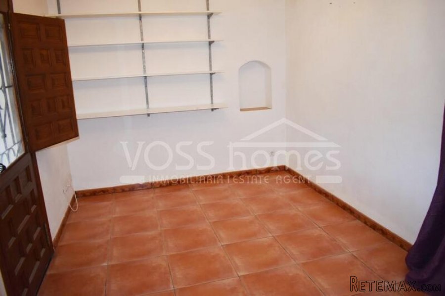EXCLUSIVE LISTING WITH VOSS HOMES - A large (190m2).. - 18