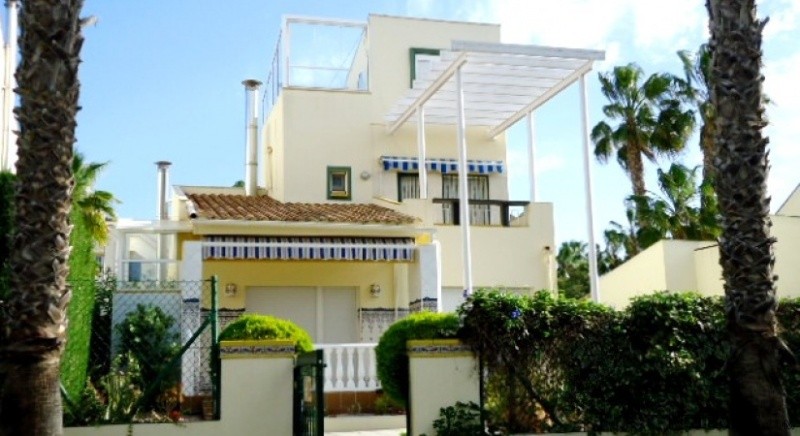 3 Bed Villa, Villamartin Ref: YHISO115