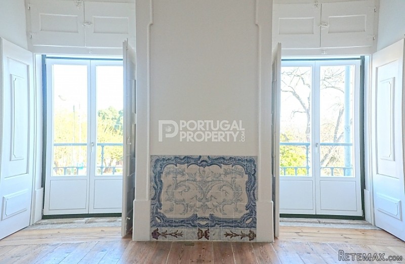 Renovated Character Apartment in Lisbon - 2