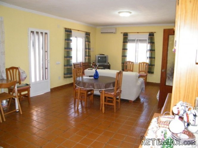 A rural property within easy driving distance to Dolores.. - 2