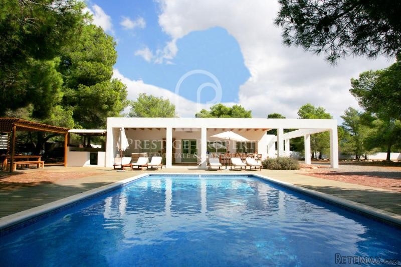 Modern villa in walking distance from..